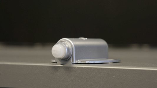 Rörelsesensor för invändig belysning i garderobsinredning
